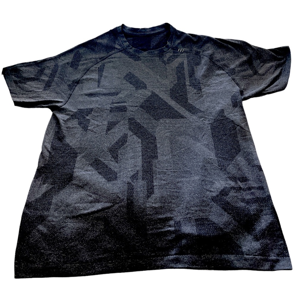 Lululemon Men’s Metal Tech Short Sleeve Tee Shirt.